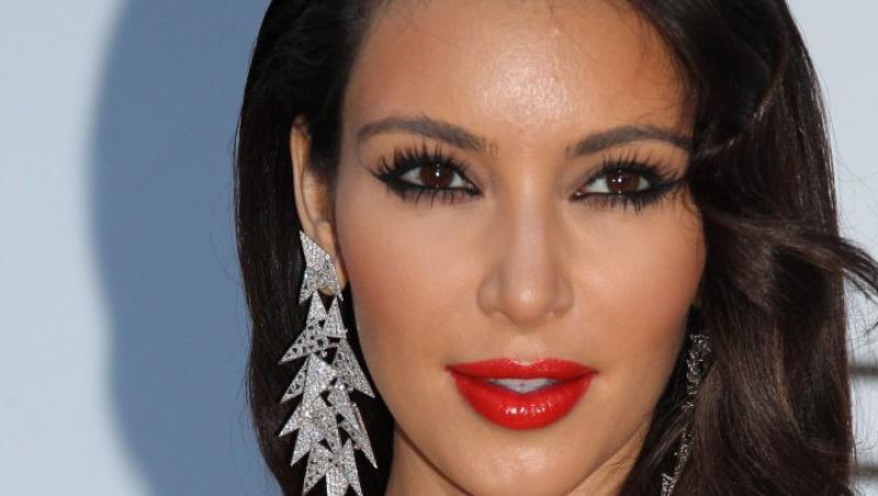 FOTO! Kim Kardashian, cu un decolteu imens la Cannes