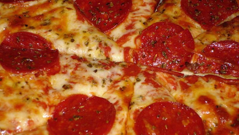 Un restaurant din SUA ofera pizza gratuit vorbitorilor de spaniola