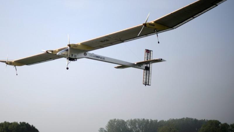 Avionul care functioneaza cu energie solara a plecat in primul zbor transcontinental
