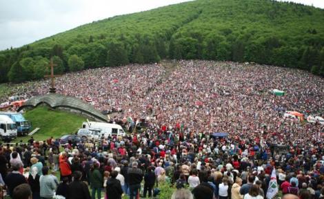 Rusalii: 15.000 de credinciosi, pe muntele Sumuleu Mic