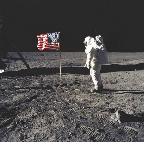 Neil Armstrong a dezvaluit secretul care spulbera teoria conspiratiei. Dovada ca aselenizarea a avut loc
