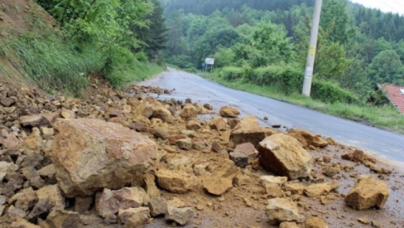 Circulatia, inchisa pe numeroase drumuri din Bulgaria, in urma unor alunecari de teren