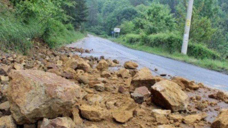Circulatia, inchisa pe numeroase drumuri din Bulgaria, in urma unor alunecari de teren