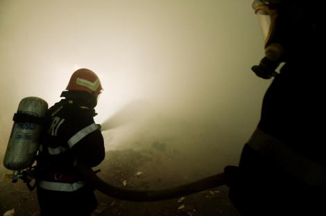 Incendiu puternic in Brasov. 150 de hectare de teren, mistuite de flacari