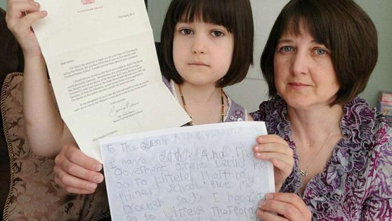 O fetita a cerut ajutorul reginei Angliei pentru a fi acceptata la o scoala