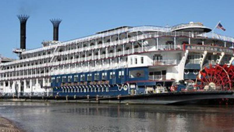 Cel mai mare vapor cu aburi din lume si-a reluat croazierele pe Mississippi