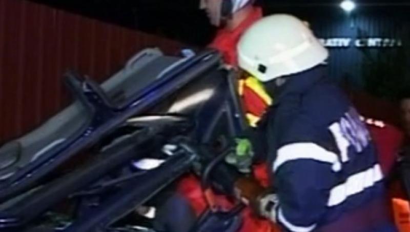 VIDEO! Sibiu: Un sofer a intrat cu masina intr-un TIR oprit