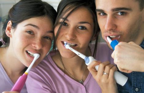 Bauturile energizante strica dintii adolescentilor in cinci zile de consum