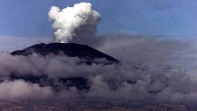 Columbia: Vulcanul Nevado del Ruiz, gata sa erupa