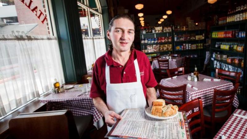 Un chelner american a primit un bacsis urias, pentru o consumatie de 26 de dolari