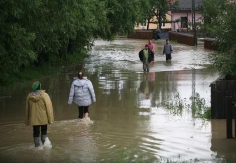 VIDEO! Inundatii: Stare de alerta, in mai multe comune din Vrancea