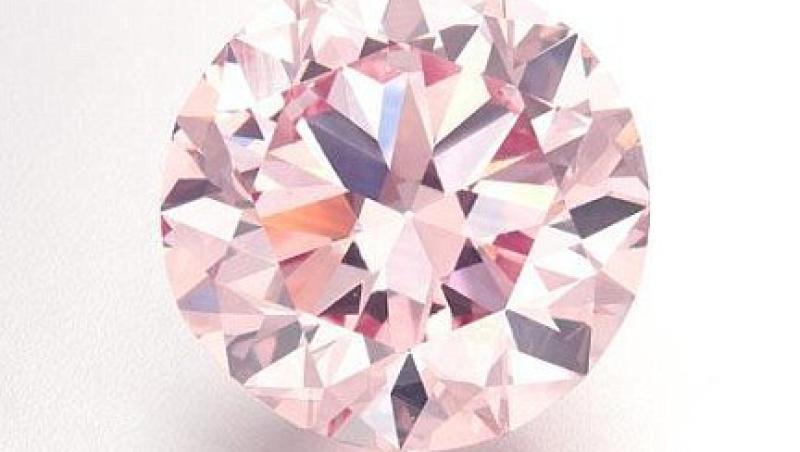 Cel mai mare diamant roz scos la vanzare vreodata s-a cumparat cu 17,4 milioane de dolari