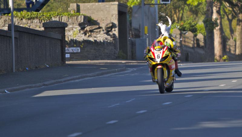 FOTO! Coliziune puternica intre un motociclist si un pescarus