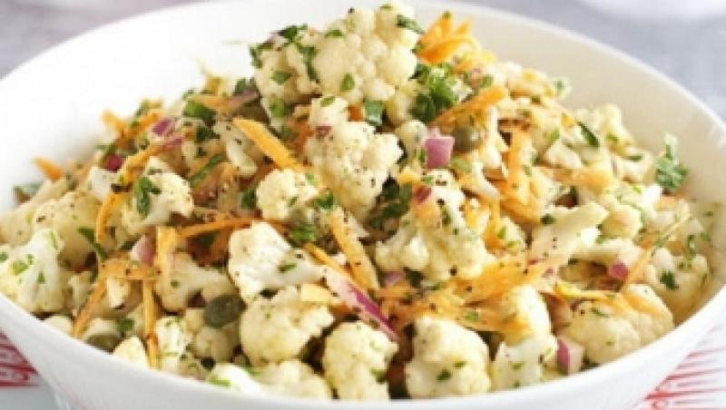 Reteta usoara: Salata de conopida si morcovi