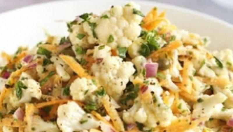 Reteta usoara: Salata de conopida si morcovi