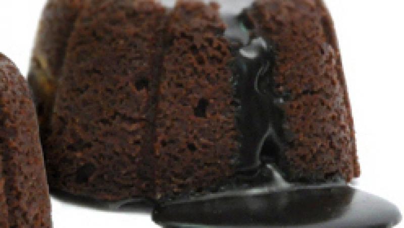 FOTO! A fost creata lumanarea de ciocolata care se tranforma in glazura pentru tort