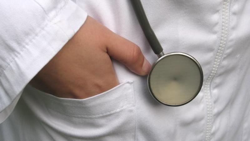 Programul Guvernului Ponta propune plata medicilor in functie de performante