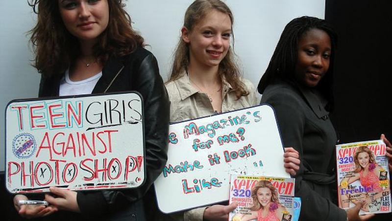 Mai multe adolescente au protestat la New York fata de Photoshop