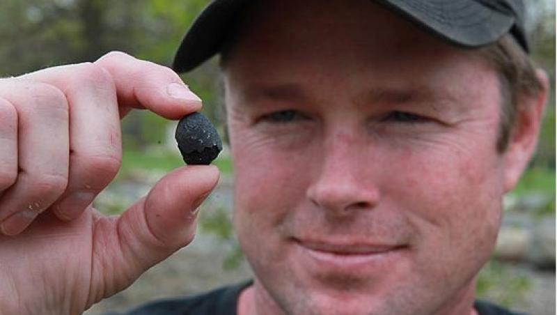 Fragmente de meteorit, de 20 de ori mai scumpe decat aurul