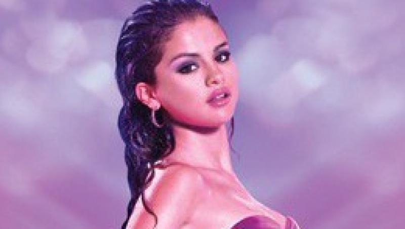 Selena Gomez poarta o rochie Maria Lucia Hohan in reclama pentru parfumul ei
