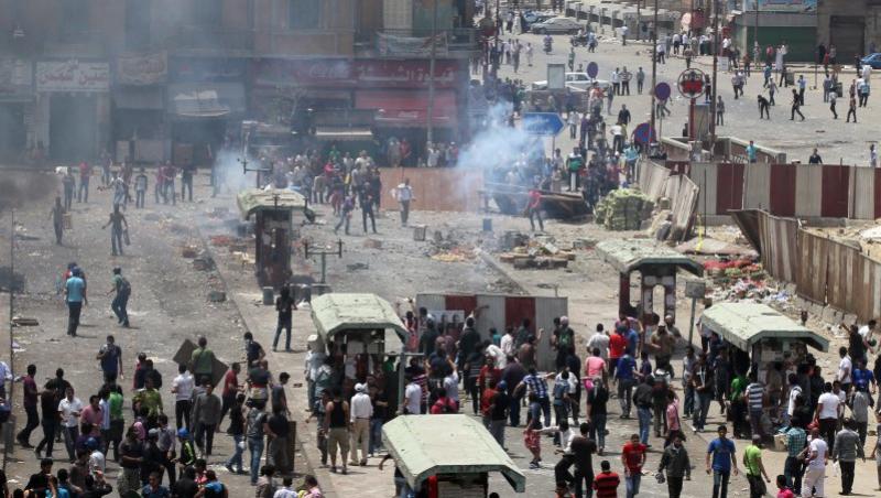 Lupte de strada in Egipt: Cel putin 2 morti si 300 de raniti