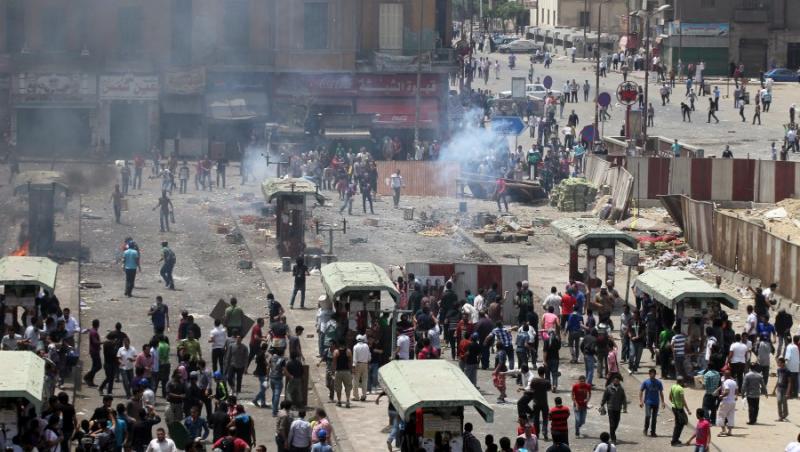 Lupte de strada in Egipt: Cel putin 2 morti si 300 de raniti