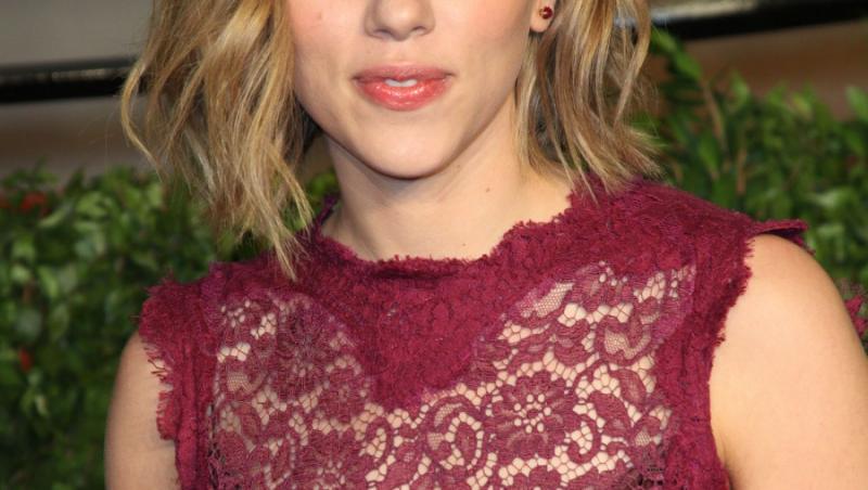 Scarlett Johansson, suparata pe fani
