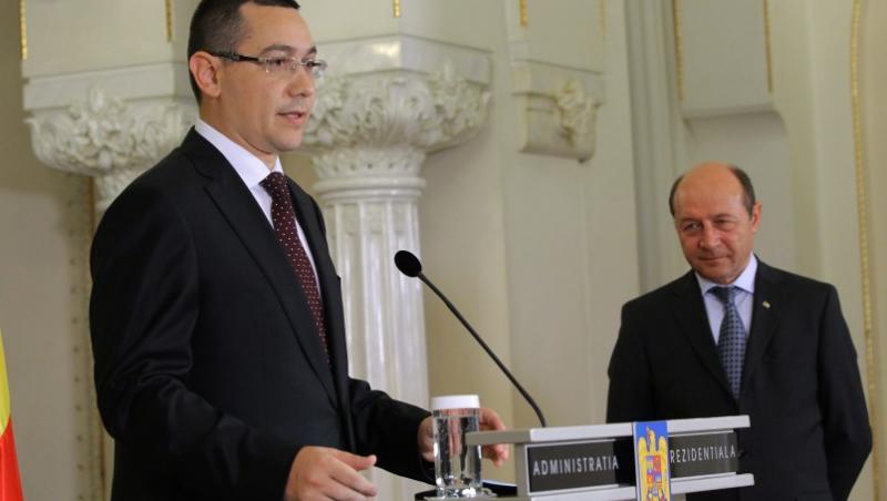 Premierul Victor Ponta a depus juramantul in prezenta mamei, sotiei si a socrului