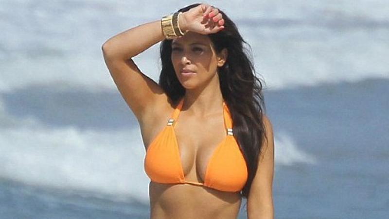 FOTO! Trebuie sa vezi: Kim Kardashian, senzuala in costum de baie!