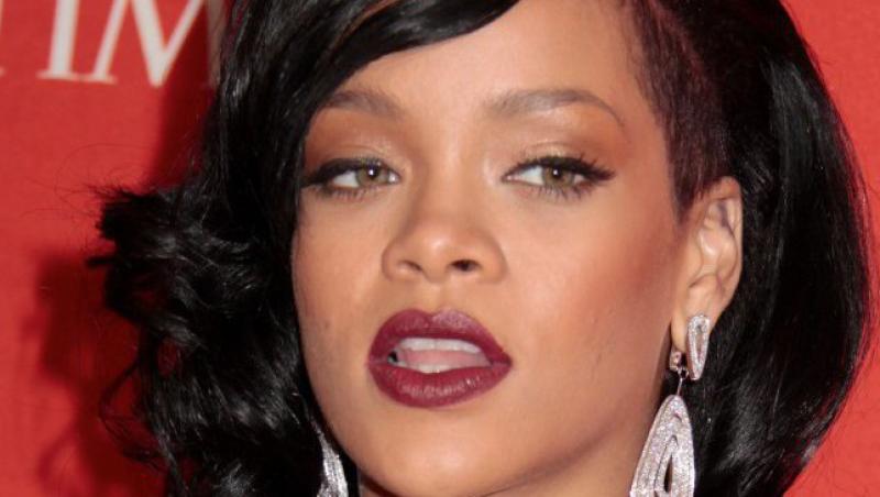 FOTO! Rihanna socheaza pe Twitter! Vezi ce le-a transmis fanilor!