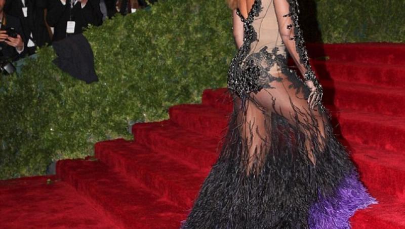 FOTO! Trebuie sa vezi: Beyonce, intr-o rochie transparenta!