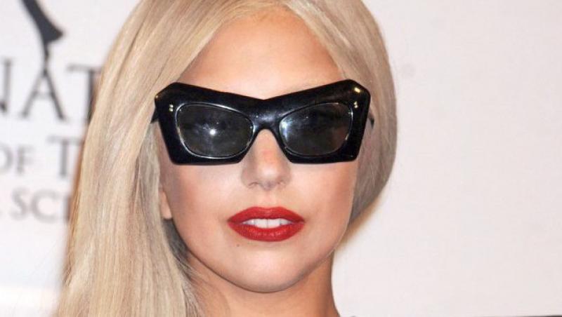 Lady Gaga si-a vandut o ceasca de ceai cu 47.000 de lire sterline