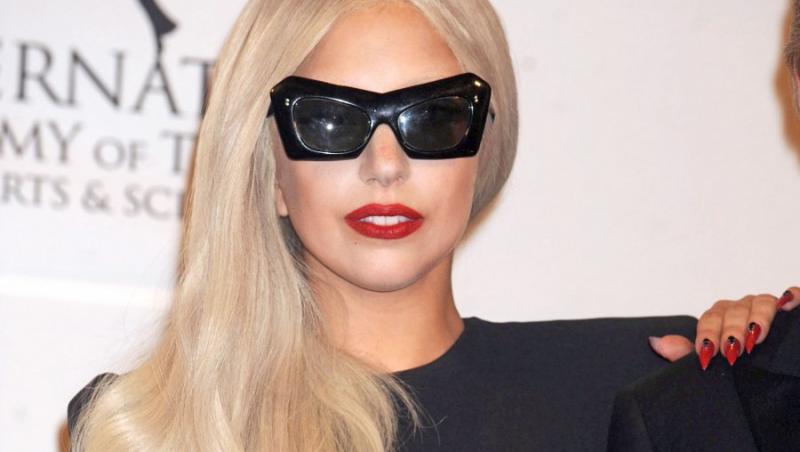 Lady Gaga si-a vandut o ceasca de ceai cu 47.000 de lire sterline
