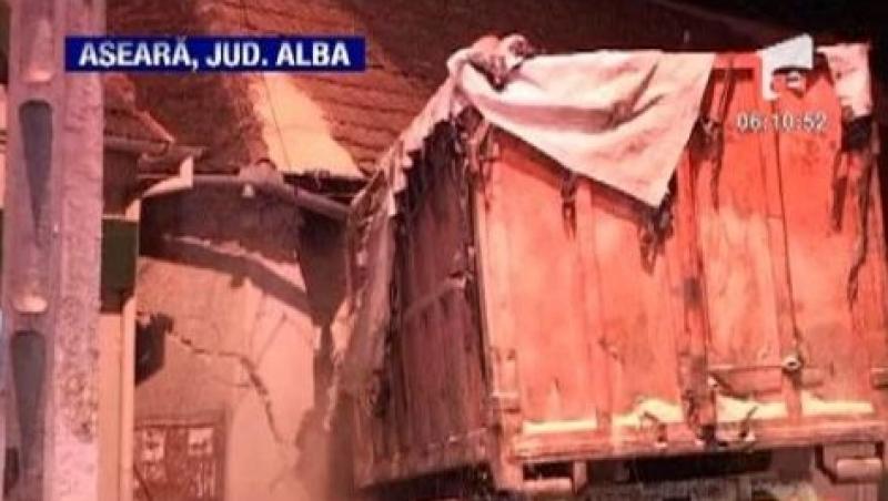 VIDEO! Un camion a intrat in sediul Politiei din Alba