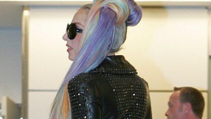 FOTO! Lady Gaga are parul curcubeu