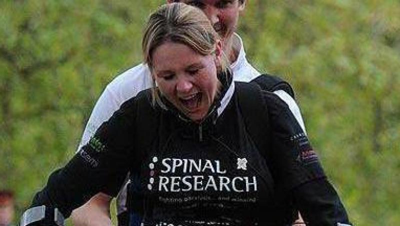 O femeie paralizata a terminat Maratonul Londrei in 16 zile
