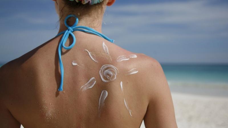 Un ingredient din cremele de protectie solara poate deteriora pielea