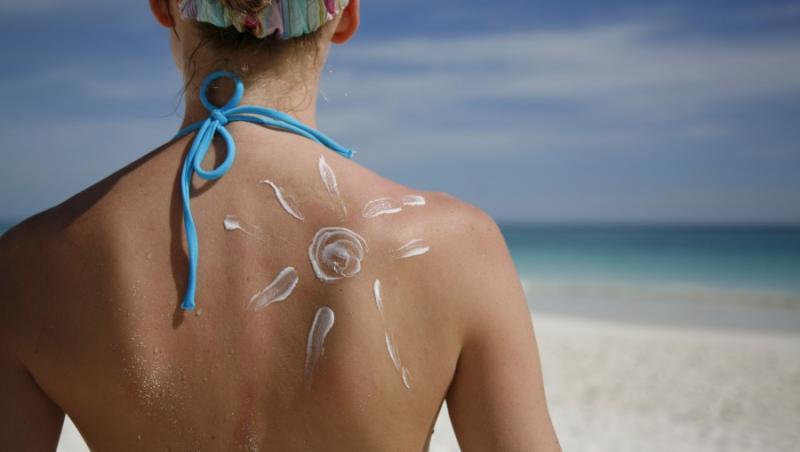 Un ingredient din cremele de protectie solara poate deteriora pielea
