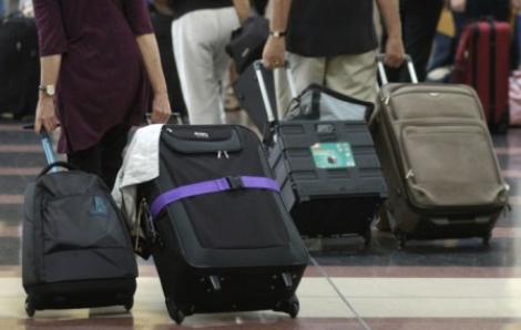 VIDEO! Hotii din bagajele de pe aeroportul Otopeni, prinsi in flagrant