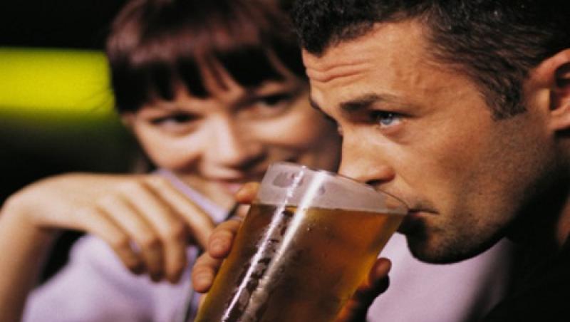 Si felul in care bei alcool, nu numai cantitatea, iti poate afecta sanatatea