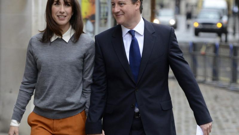 Premierul britanic David Cameron si-a uitat fetita intr-un pub
