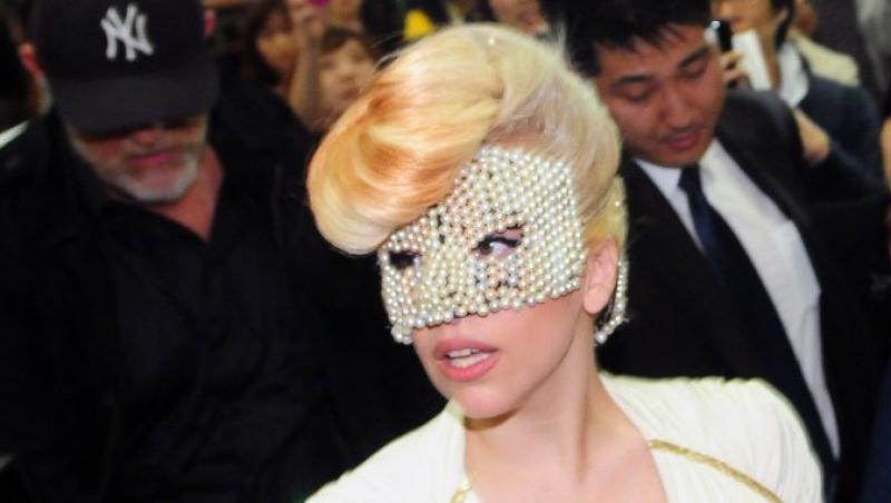 Lady Gaga isi doreste o palarie decorata cu gandaci vii