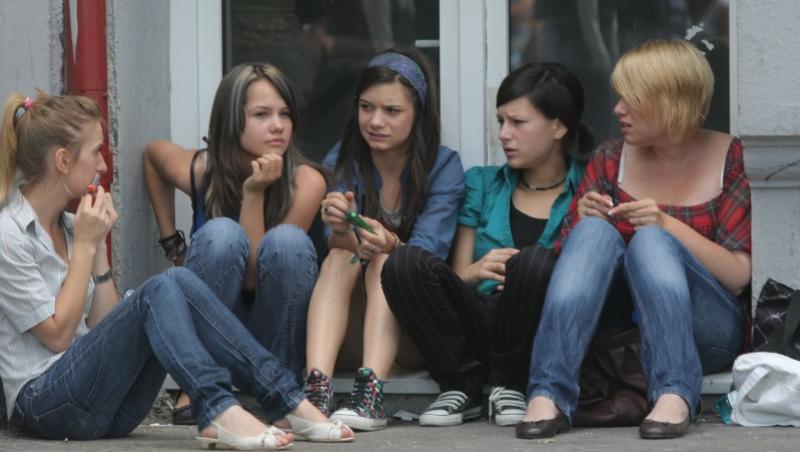 Bacalaureat 2012: Elevii s-au dotat cu telefoane destepte si si-au lasat cunostintele acasa