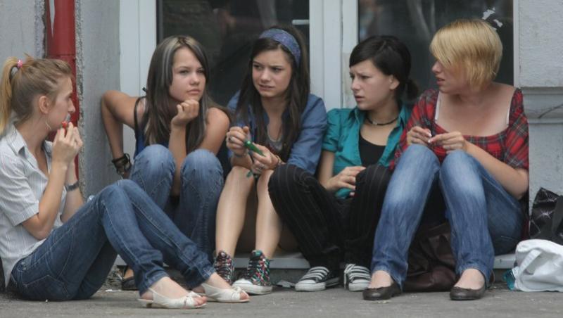 Bacalaureat 2012: Elevii s-au dotat cu telefoane destepte si si-au lasat cunostintele acasa