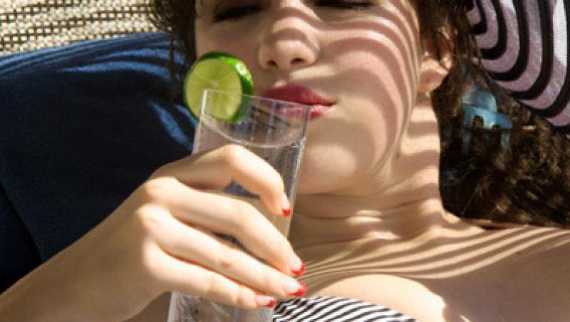 Cum facem fata caniculei: Ministerul Sanatatii recomanda evitarea bauturilor alcoolice!