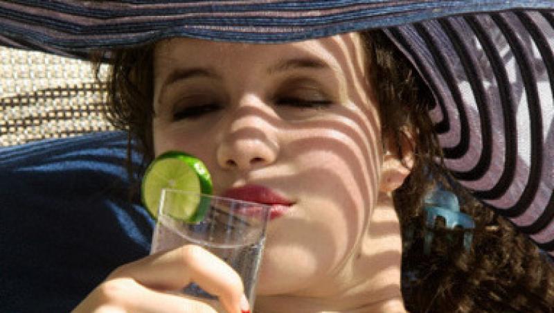 Cum facem fata caniculei: Ministerul Sanatatii recomanda evitarea bauturilor alcoolice!
