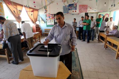 Egiptenii isi aleg presedintele. Morsi si Shafiq, in turul doi al prezidentialelor