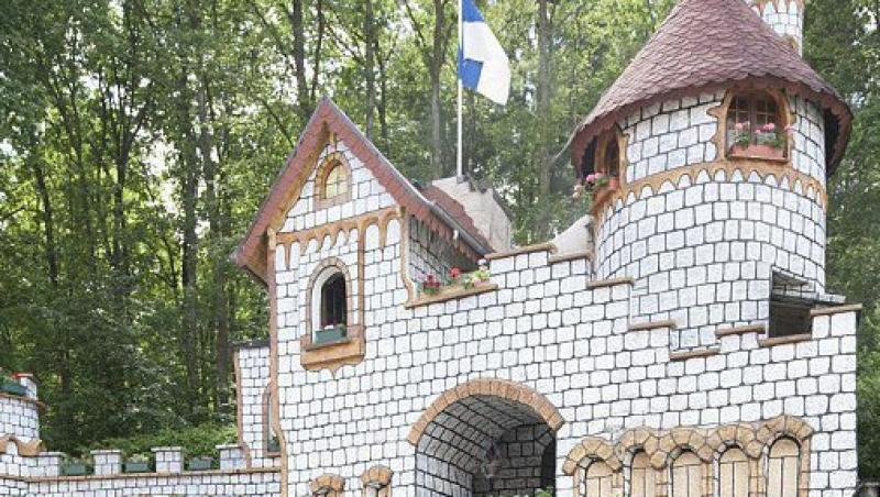 Un cuplu din Germania si-a construit un castel in curtea casei