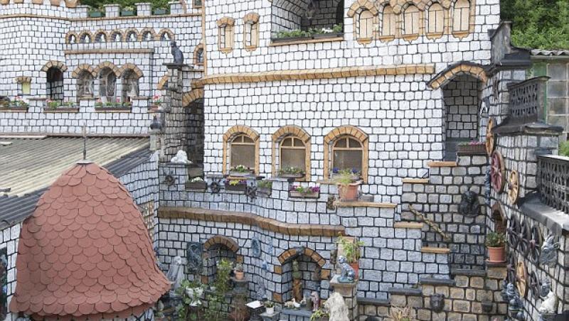 Un cuplu din Germania si-a construit un castel in curtea casei