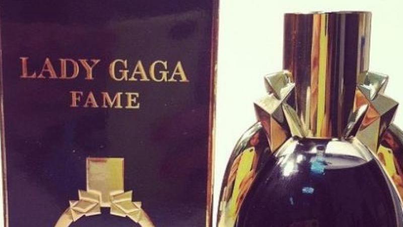 Lady Gaga a lansat un parfum inovator care isi schimba culoarea